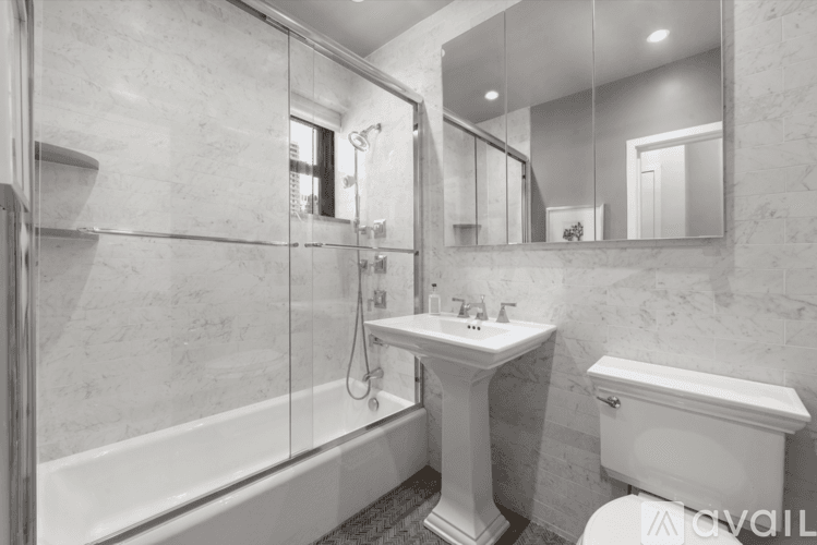 New York Apartment: 170 E 92nd St