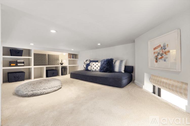 New York Apartment: 170 E 92nd St