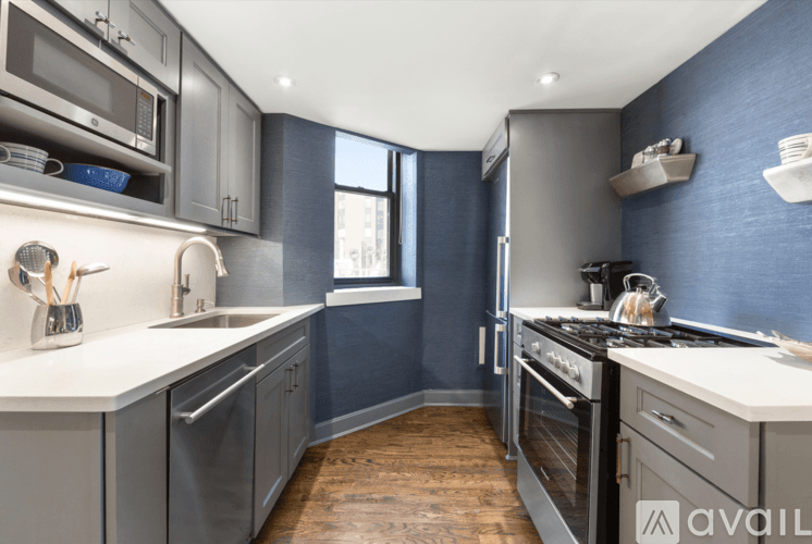 New York Apartment: 170 E 92nd St