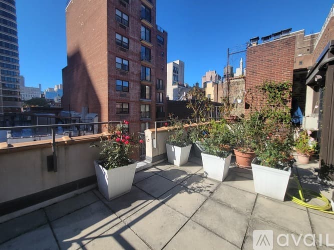 New York Apartment: 170 E 92nd St