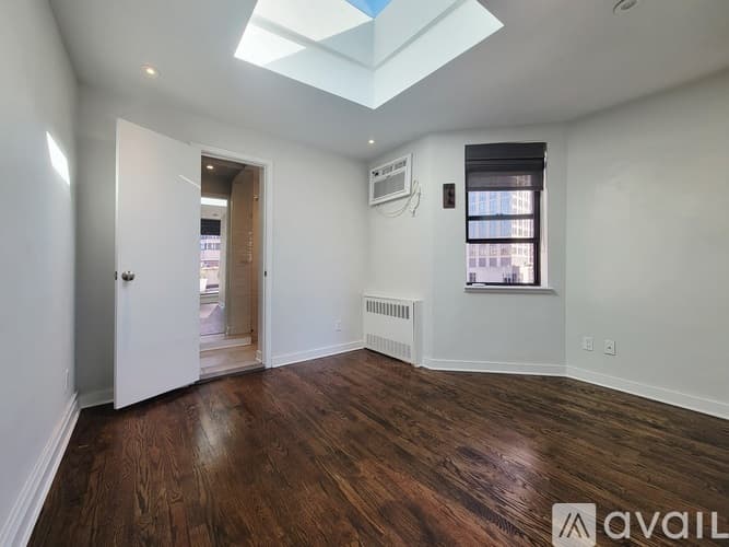 New York Apartment: 170 E 92nd St