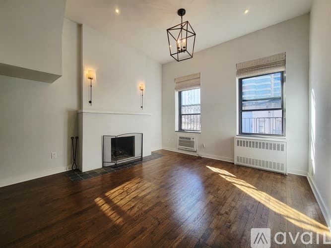 New York Apartment: 170 E 92nd St