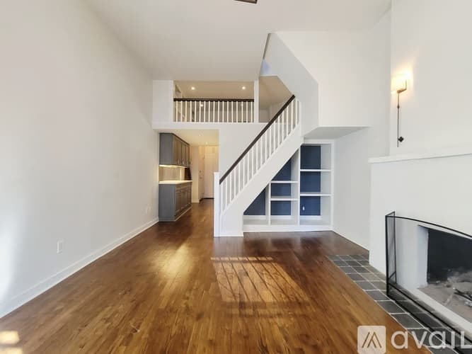 New York Apartment: 170 E 92nd St