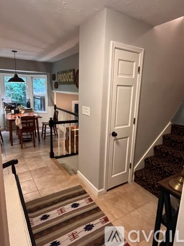 Dunwoody House: 2422 Redcliff Way