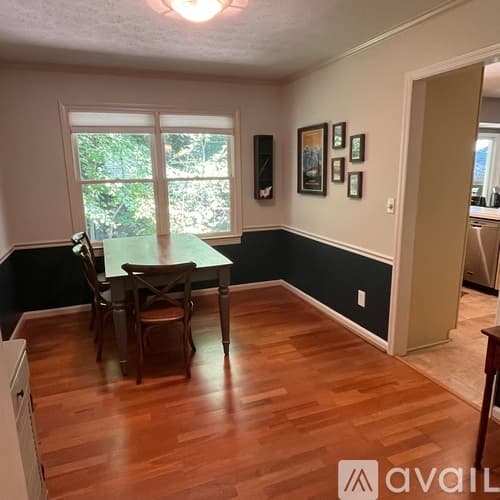 Dunwoody House: 2422 Redcliff Way