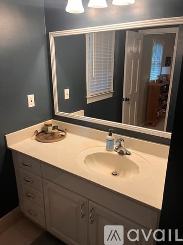 Dunwoody House: 2422 Redcliff Way