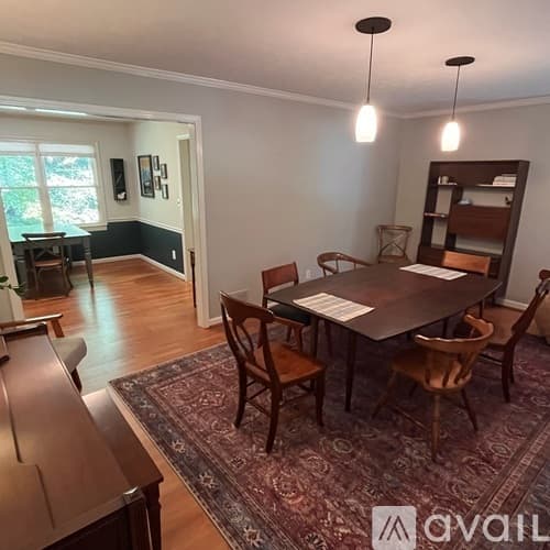Dunwoody House: 2422 Redcliff Way