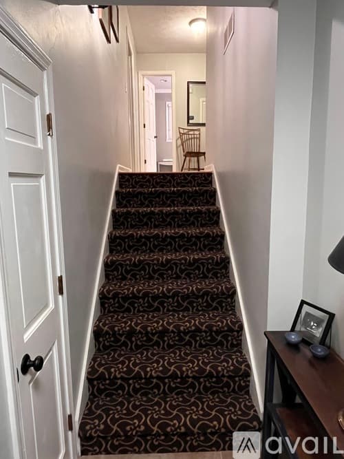 Dunwoody House: 2422 Redcliff Way