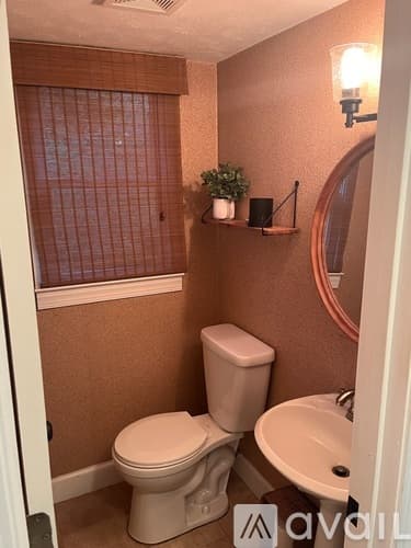 Dunwoody House: 2422 Redcliff Way