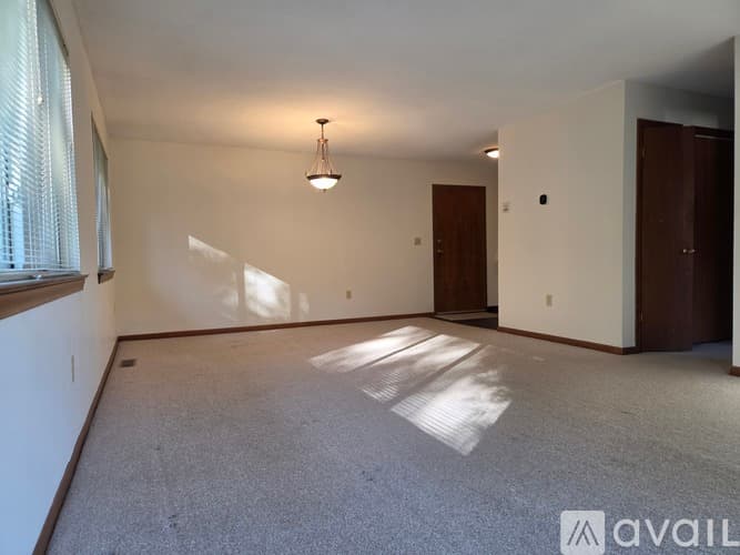 Simsbury Condo: 107 Hilltop Drive