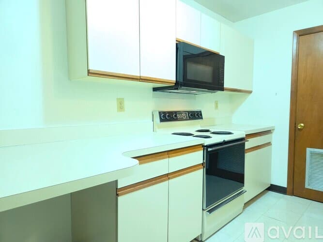 Simsbury Condo: 107 Hilltop Drive