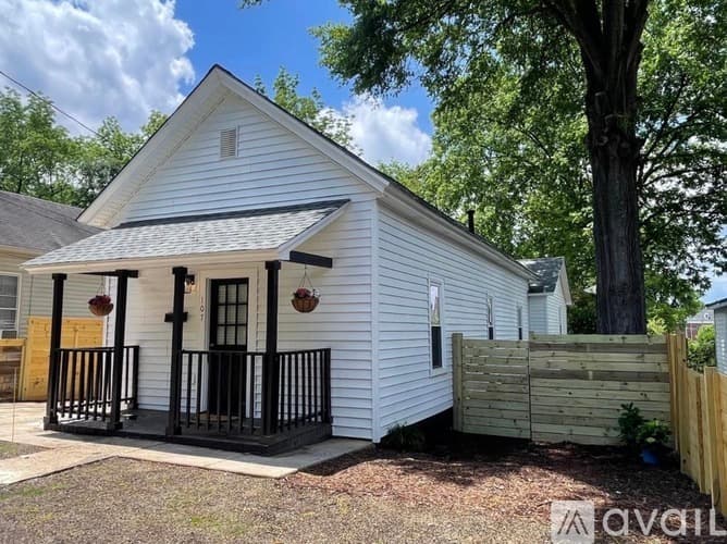 Marietta House: 107 Lake St