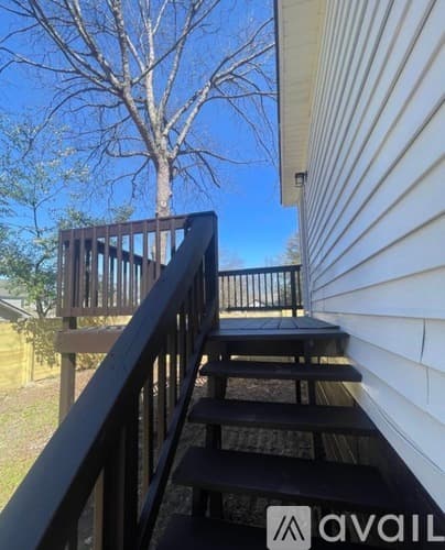 Marietta House: 107 Lake St