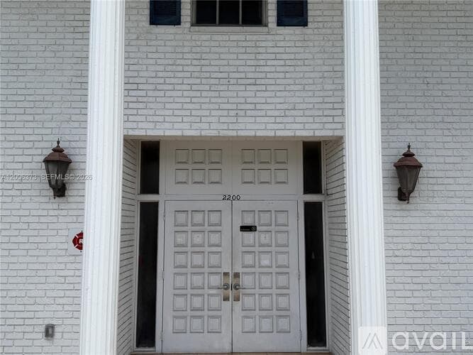 Fort Lauderdale Condo: 2200 NE 66th St