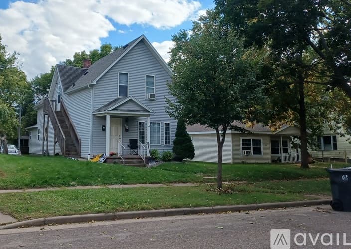 Eau Claire Apartment: 615 Hudson St