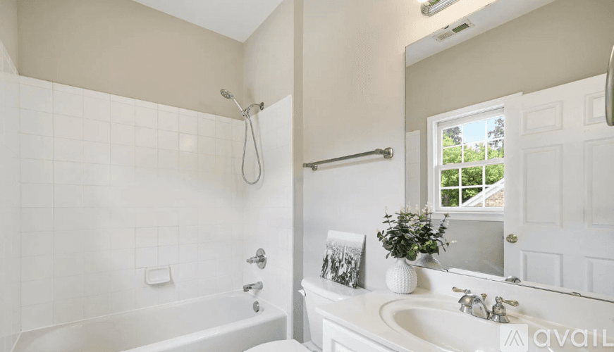 Columbia House: 416 Pickens St