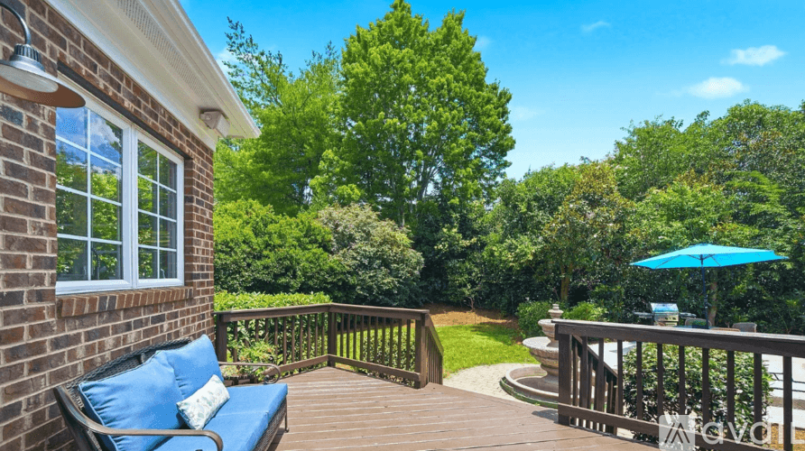 Columbia House: 416 Pickens St