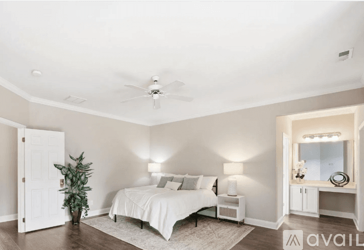 Columbia House: 416 Pickens St