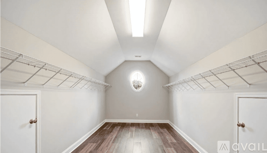 Columbia House: 416 Pickens St