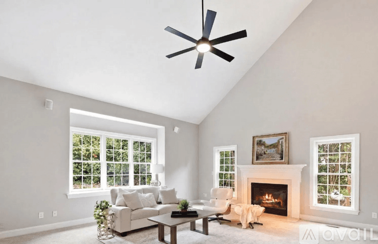 Columbia House: 416 Pickens St