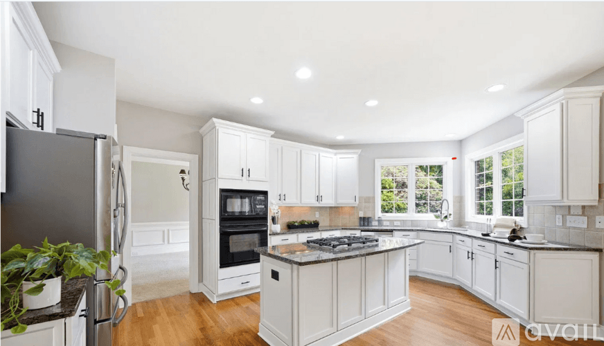 Columbia House: 416 Pickens St