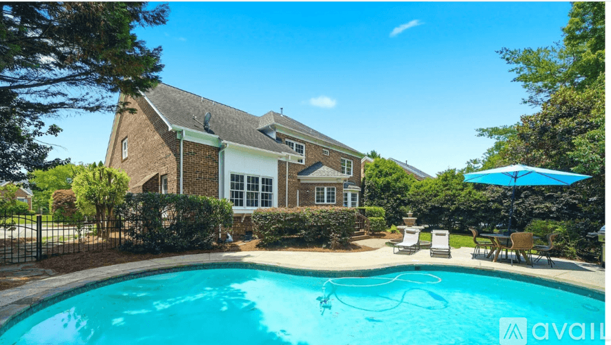 Columbia House: 416 Pickens St