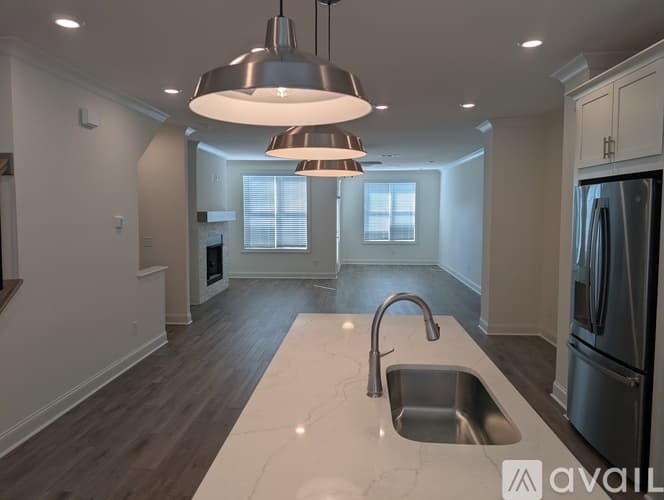 Cumming Townhome: 655 Silva Str