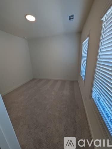 Cumming Townhome: 655 Silva Str