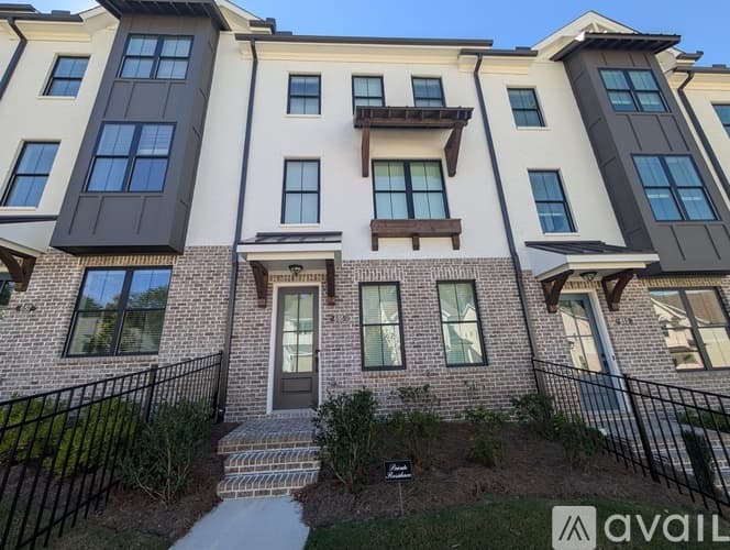 Cumming Townhome: 655 Silva Str