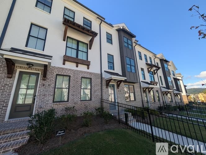 Cumming Townhome: 655 Silva Str
