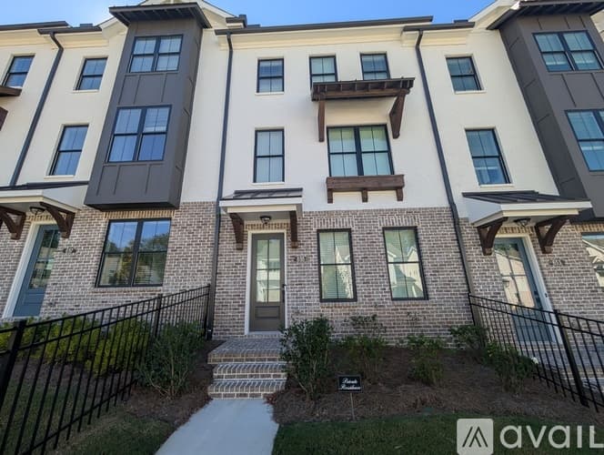 Cumming Townhome: 655 Silva Str