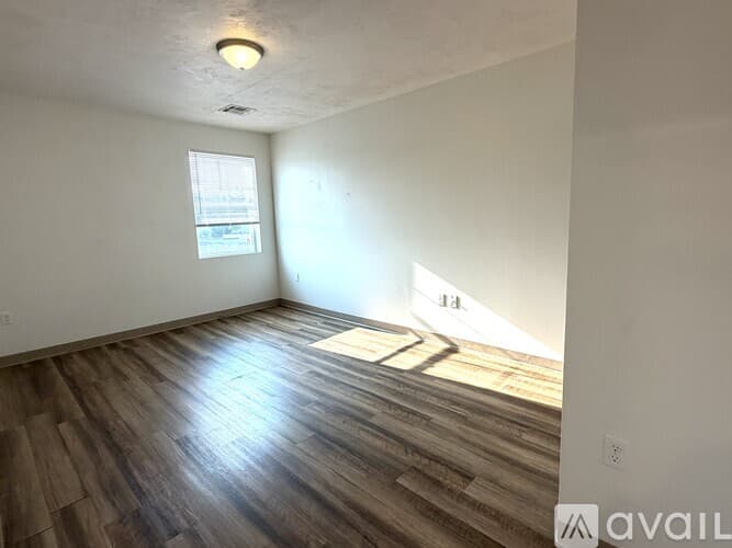 Dedham Apartment: 329 East St