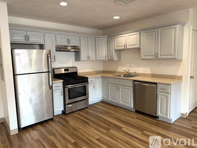 Dedham Apartment: 329 East St