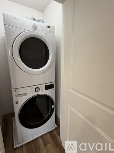 Dedham Apartment: 329 East St