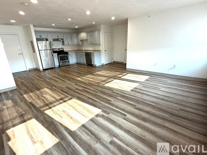 Dedham Apartment: 329 East St