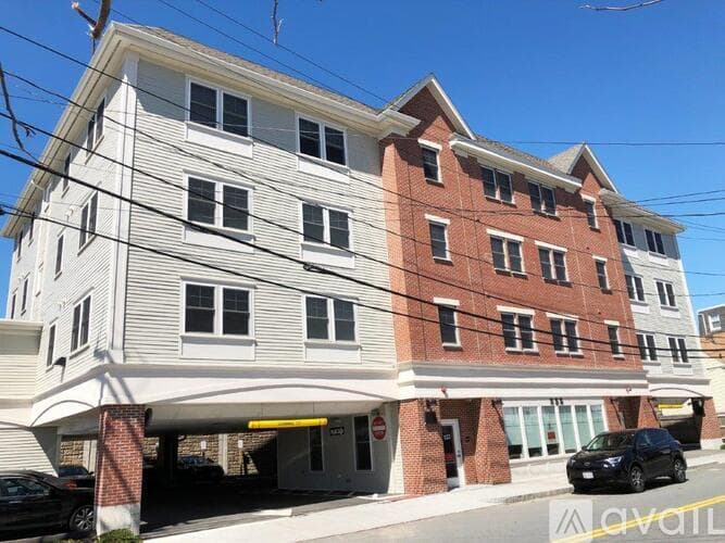 Dedham Apartment: 329 East St