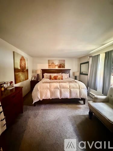 Salem Townhome: 14 Clare Lane