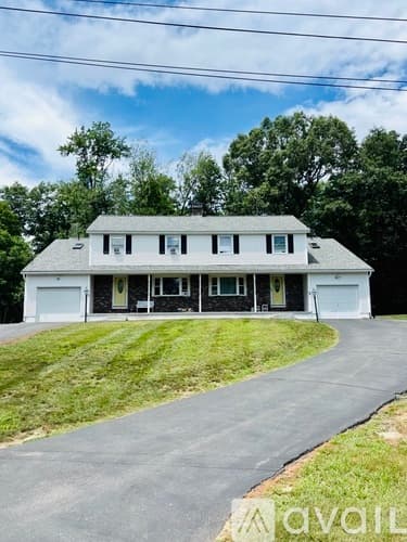 Salem Townhome: 14 Clare Lane