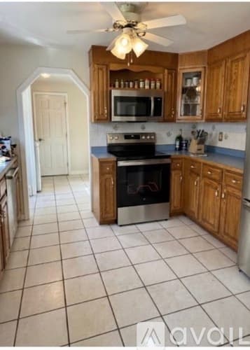 Salem Townhome: 14 Clare Lane