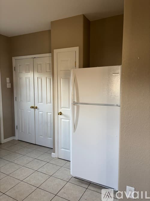 Harriman Apartment: 401 Carter Ave