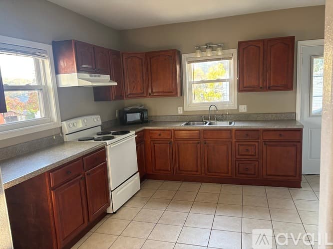 Harriman Apartment: 401 Carter Ave