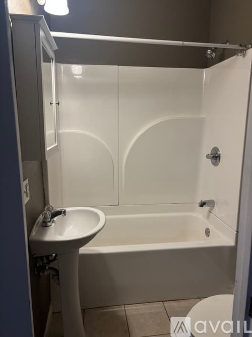 Harriman Apartment: 401 Carter Ave