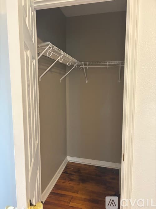 Harriman Apartment: 401 Carter Ave