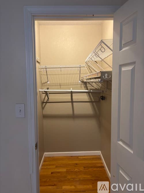 Harriman Apartment: 401 Carter Ave