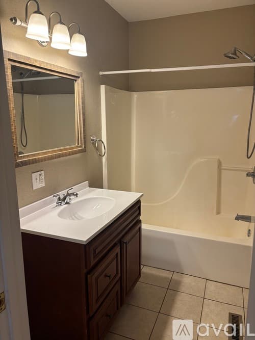 Harriman Apartment: 401 Carter Ave