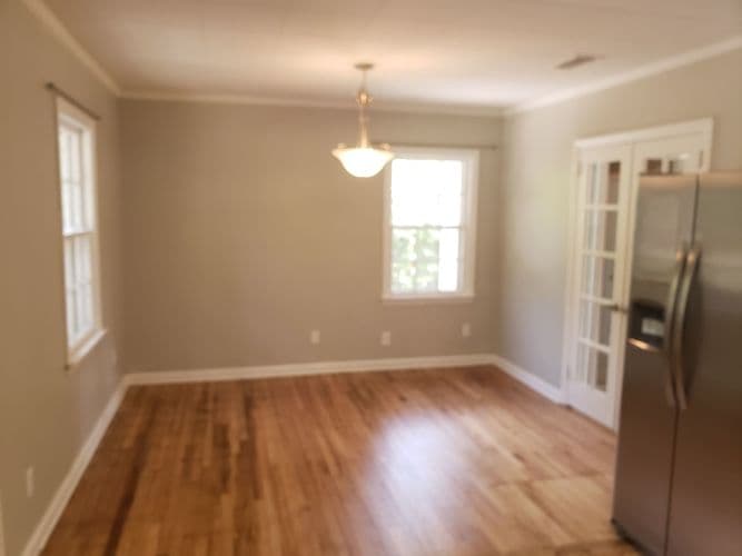 Dublin House: 1007 W Moore St