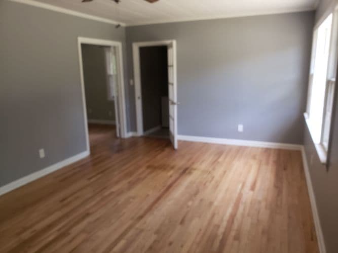 Dublin House: 1007 W Moore St