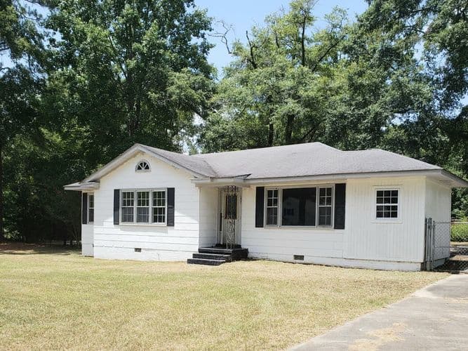 Dublin House: 1007 W Moore St