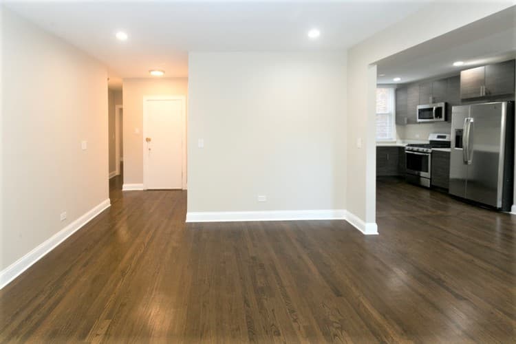 Chicago Apartment: 1432 W Farragut Ave