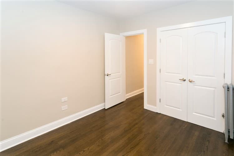 Chicago Apartment: 1432 W Farragut Ave